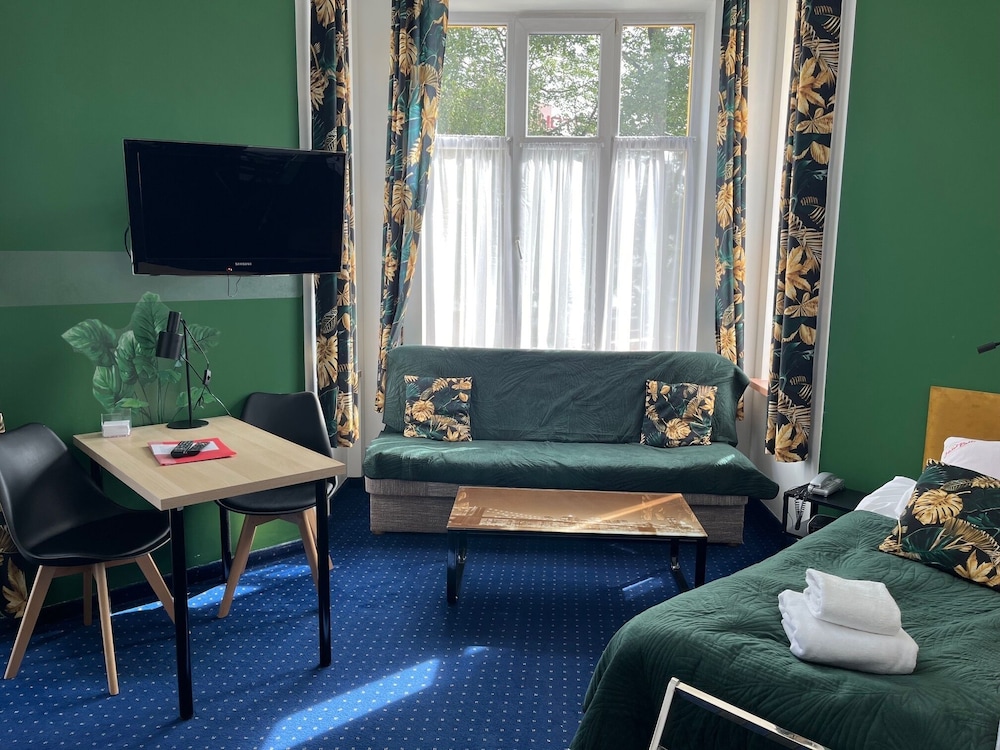 Hotel Bella 61/71