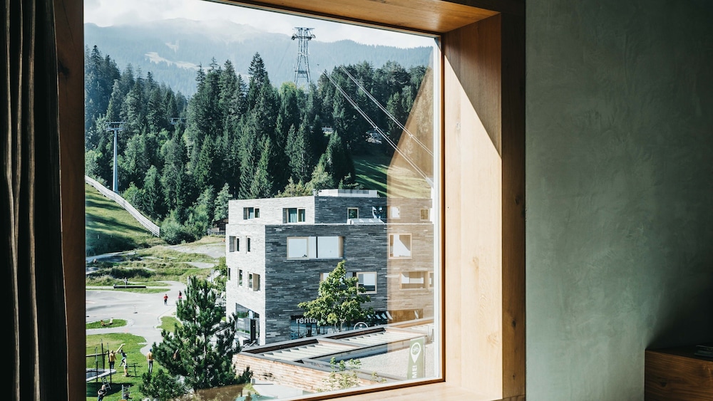 ROCKSRESORT 3/58
