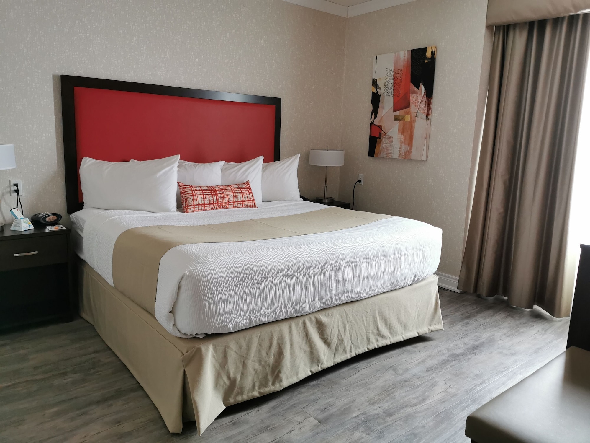 Suite, King Bed, Accessible