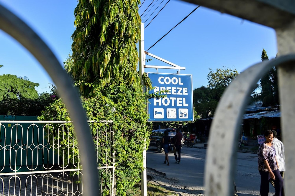 Cool Breeze Hotel 3/29