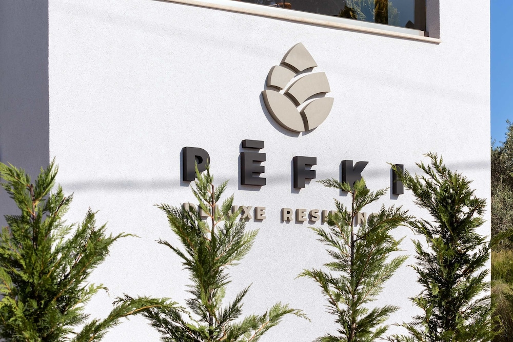 Pefki Deluxe Residences 4/50