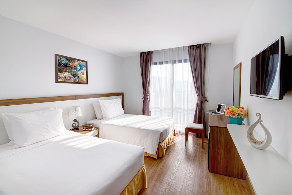 DELUXE, DOUBLE OR TWIN BED, MOUNTAIN VIEW, BALCONY