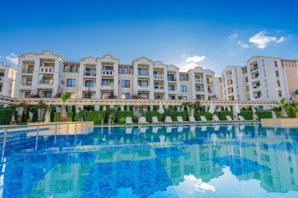 Green Life Beach Resort 10/75