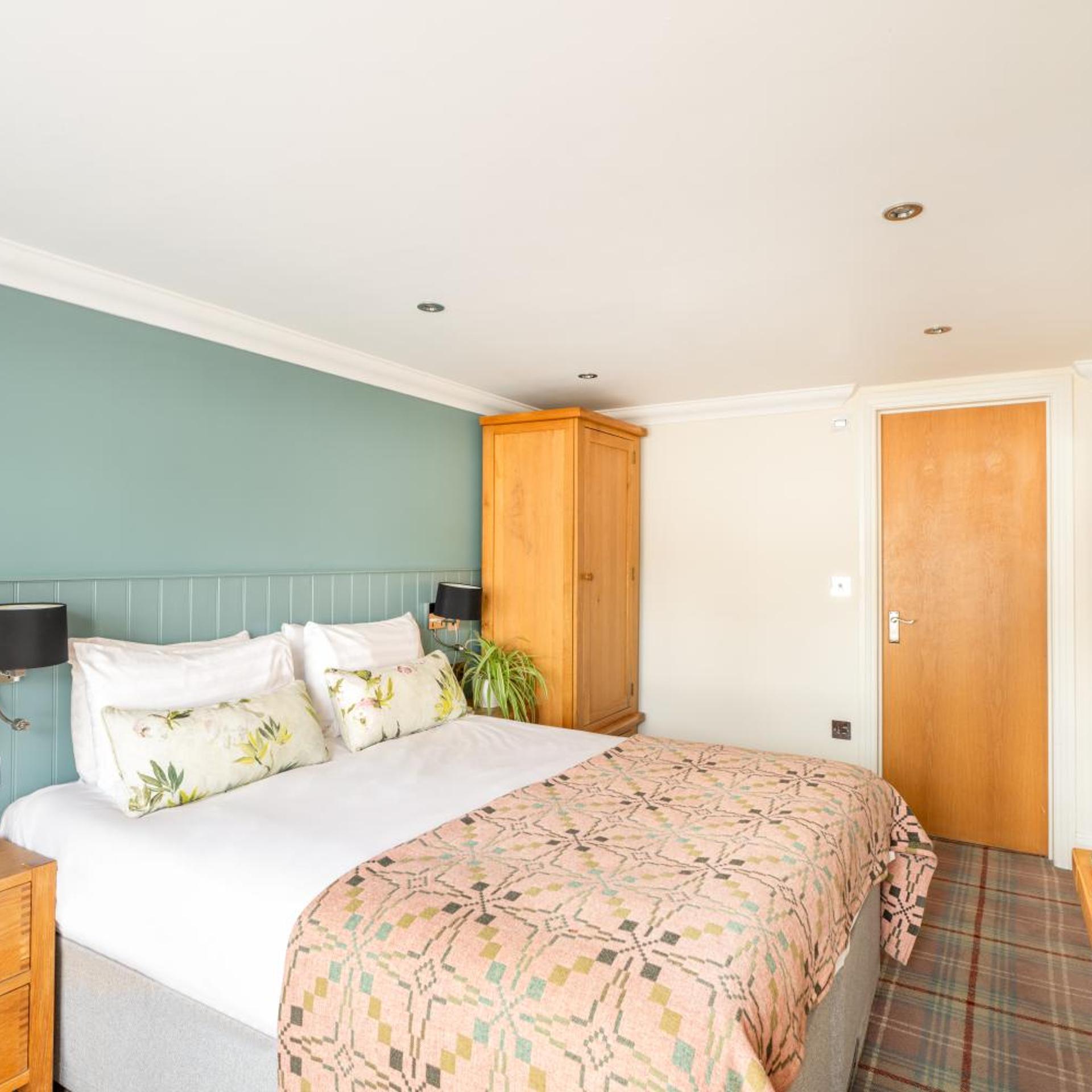 Room, Double or Twin Bed, Inland View