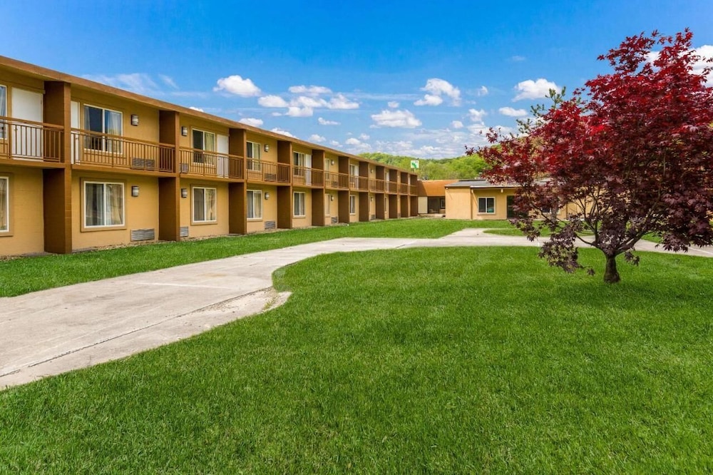 Rodeway Inn And Suites Stroudsburg - Poconos 18/20