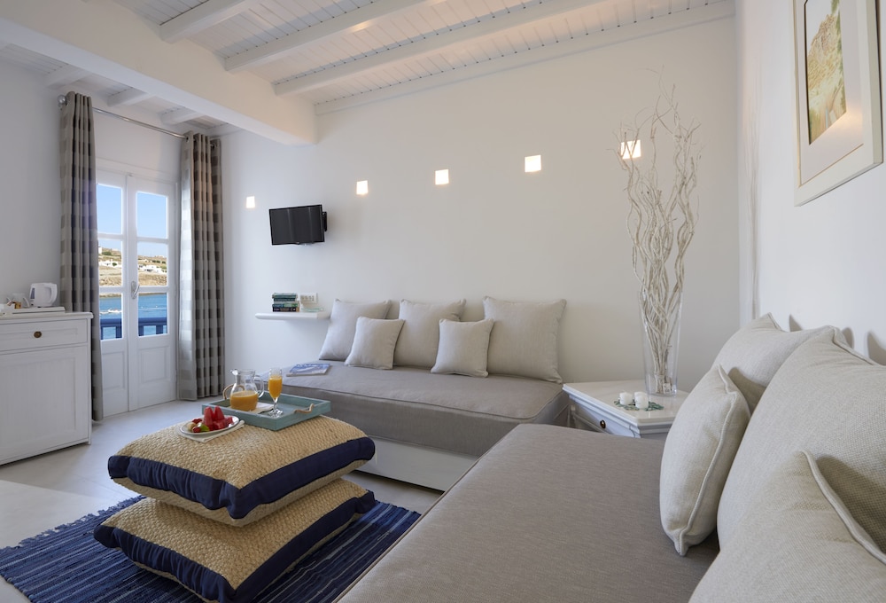 Petinos Beach 46/72