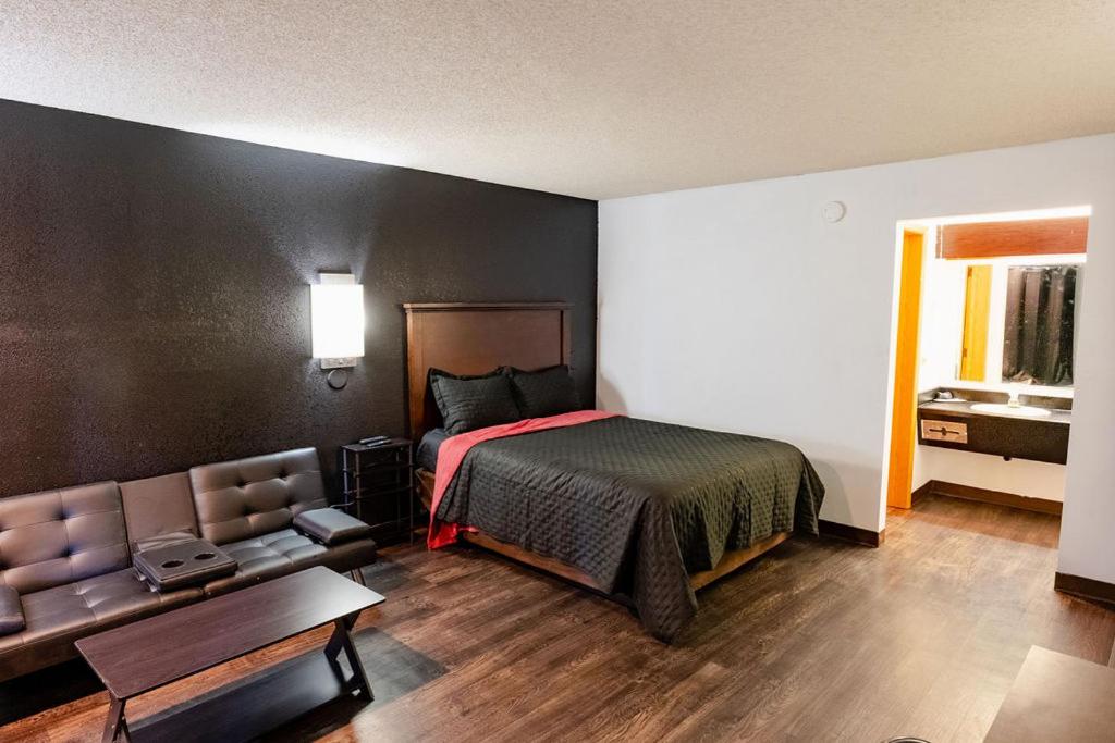 Executive, Suite