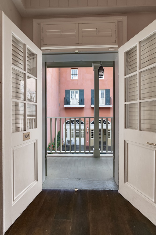 Dauphine Orleans Hotel 11/60