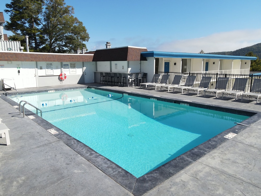 Lakefront Terrace Resort 2/42