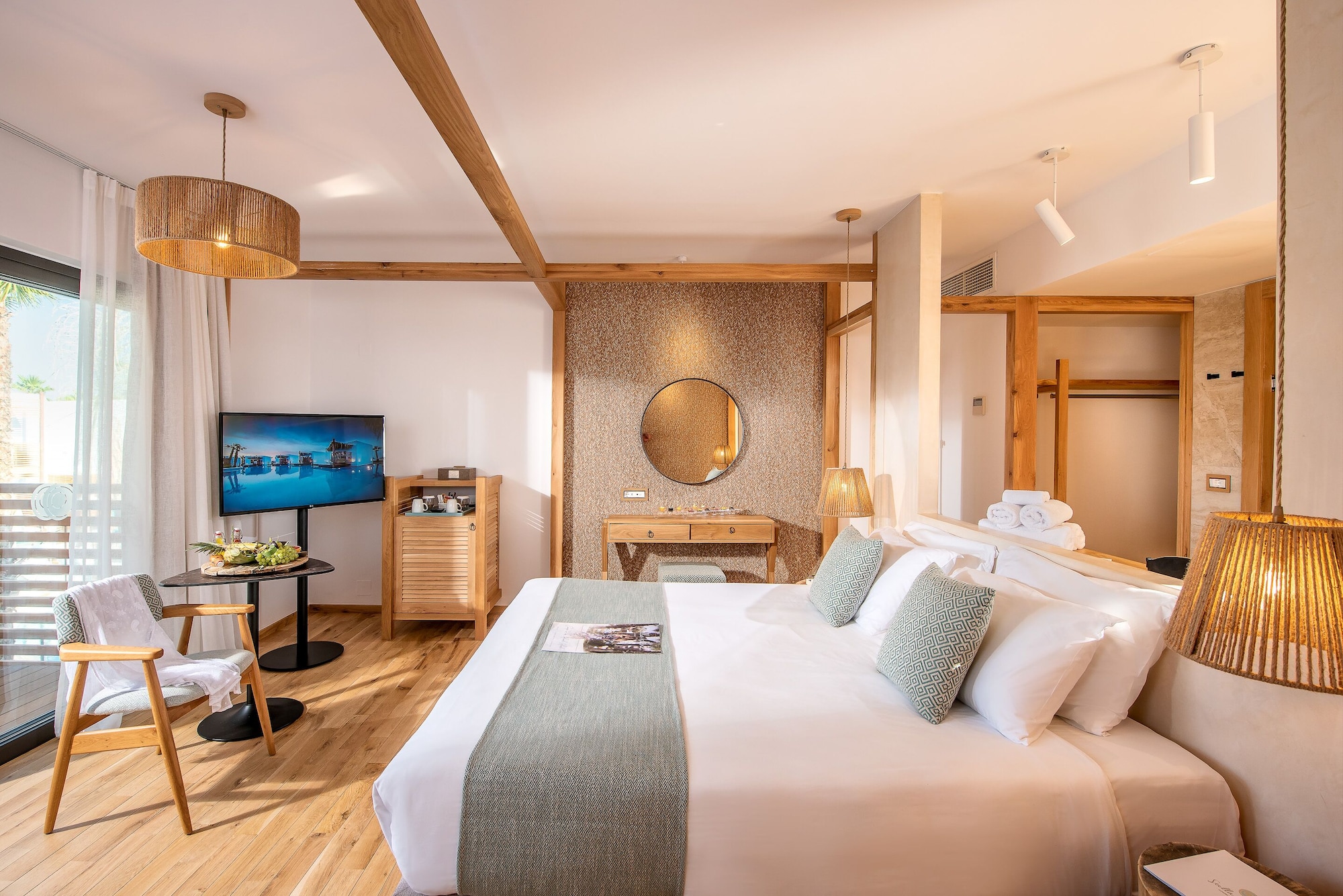 Premium, Queen Bed, Sofa, Sauna
