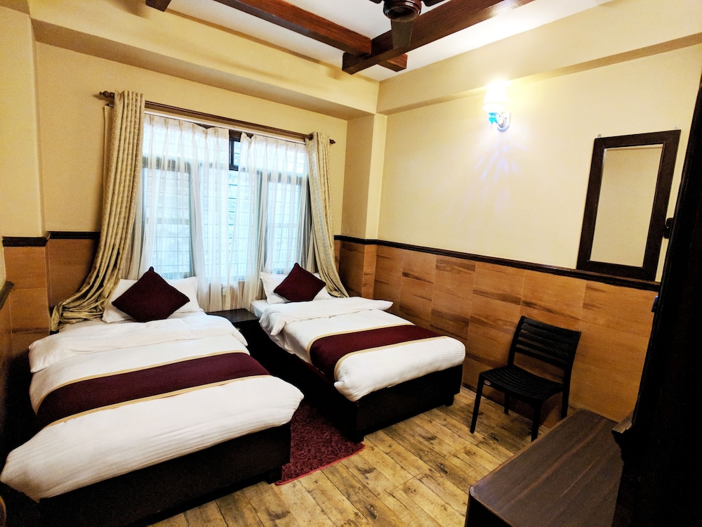 Hotel Forest Lake Backpackers' Hostel 8/25