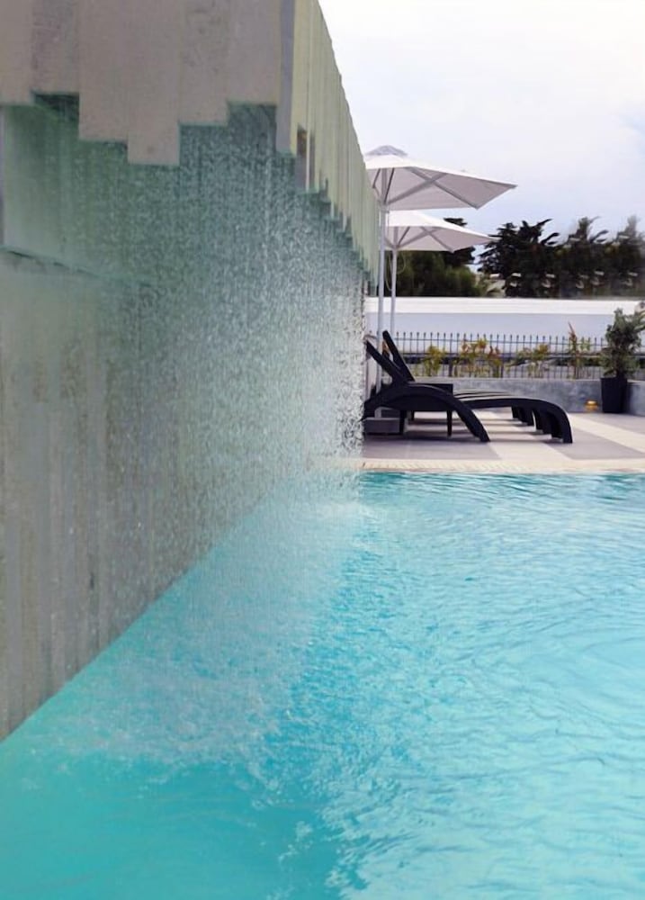 Ostria Sea Side Hotel 38/43