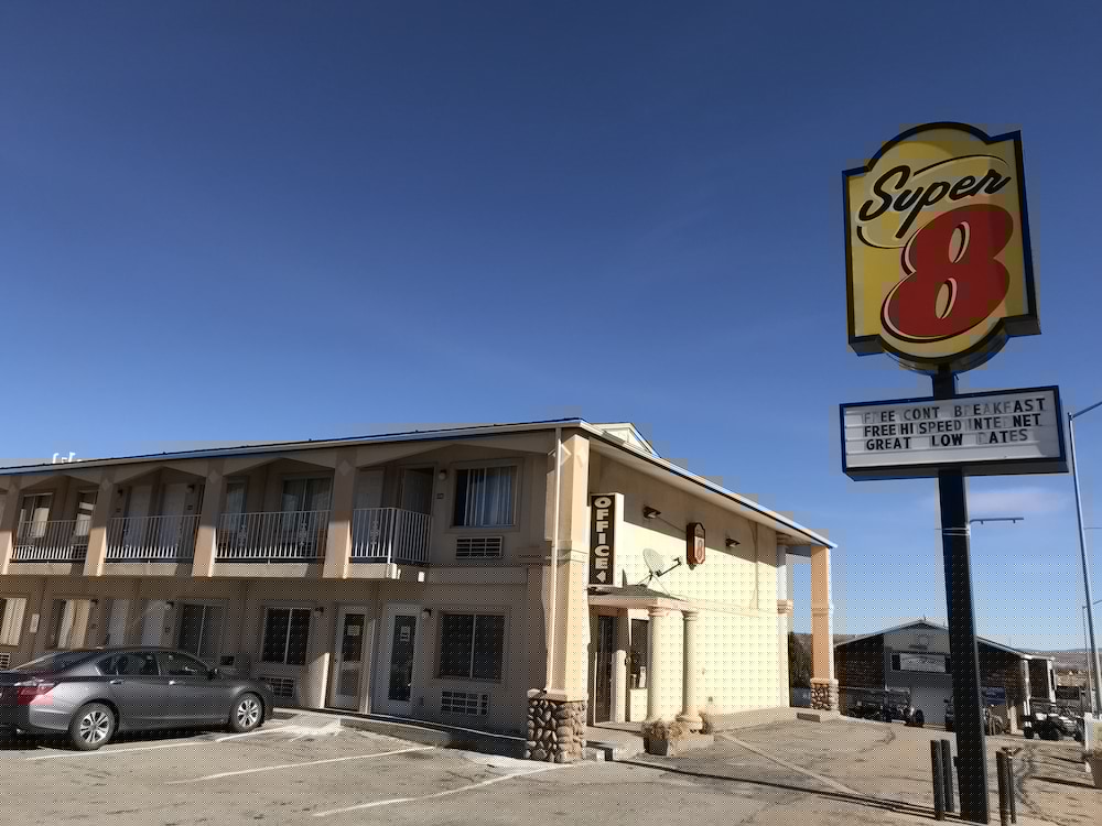 Super 8 by Wyndham Evanston 1/36