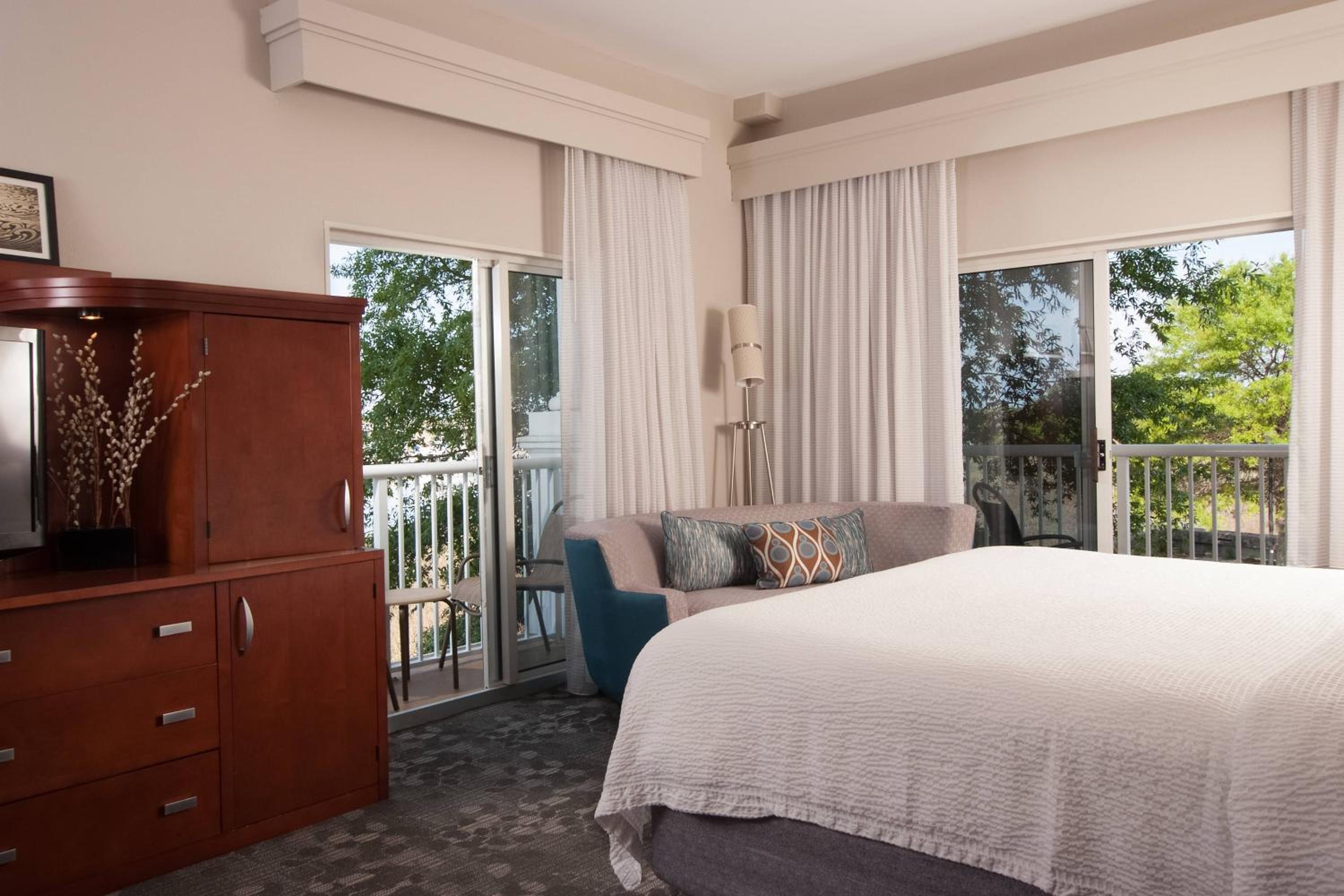 Room, King Bed, Water View, Sofa, Balcony, Large, Corner