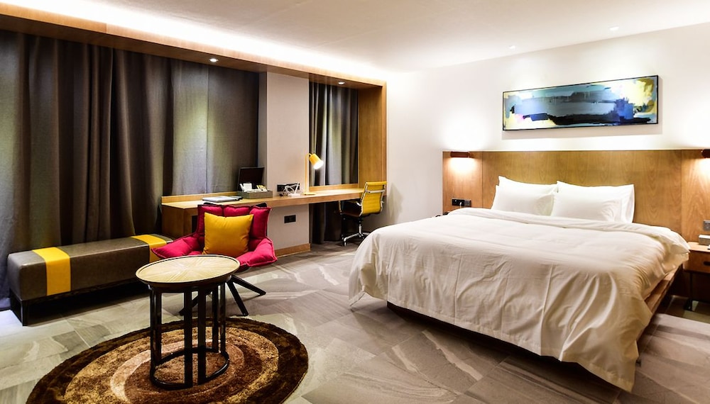 Hotel Ritz 12/38