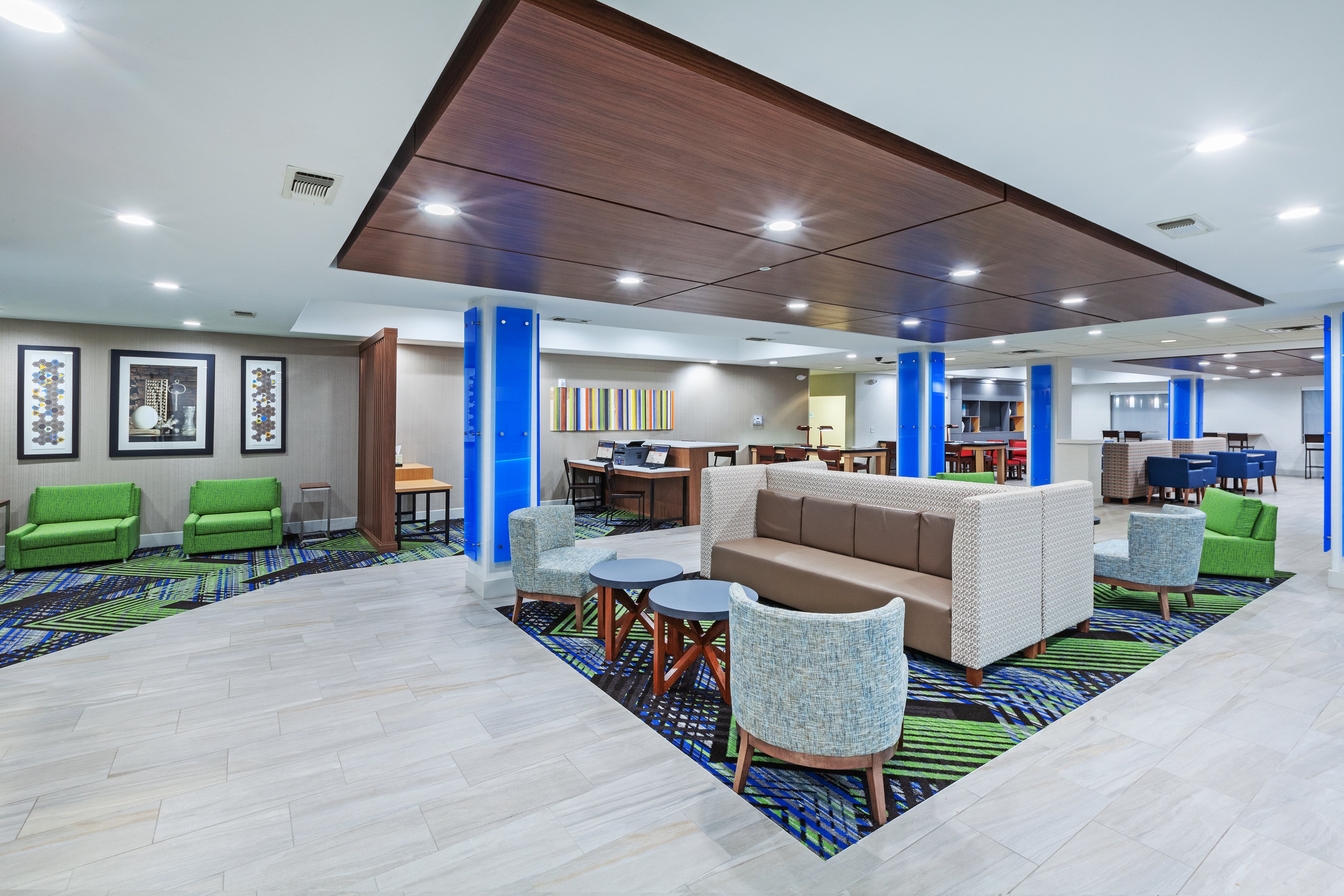 Holiday Inn Express Suites Longview South I 20 21/25