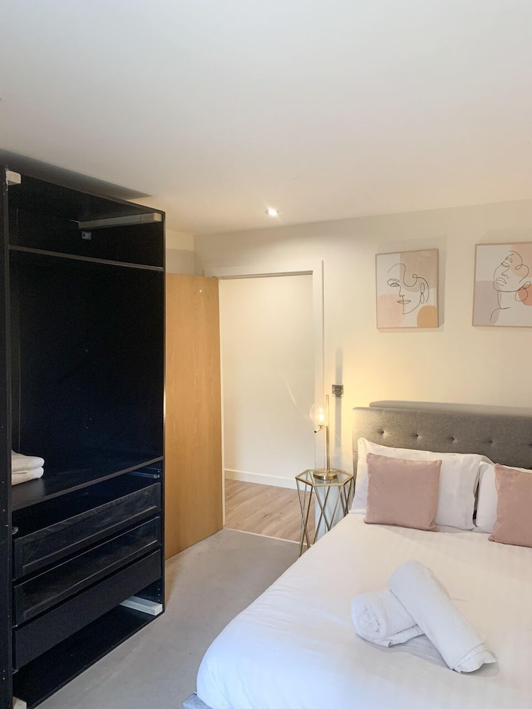 1 Bedroom, Apartment, Double Bed, Private Bathroom, Sofa