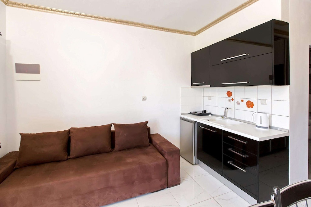 Greek Pride Hotel 6/50