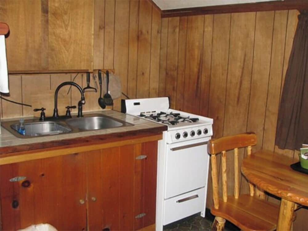 Union Creek Resort 38/50