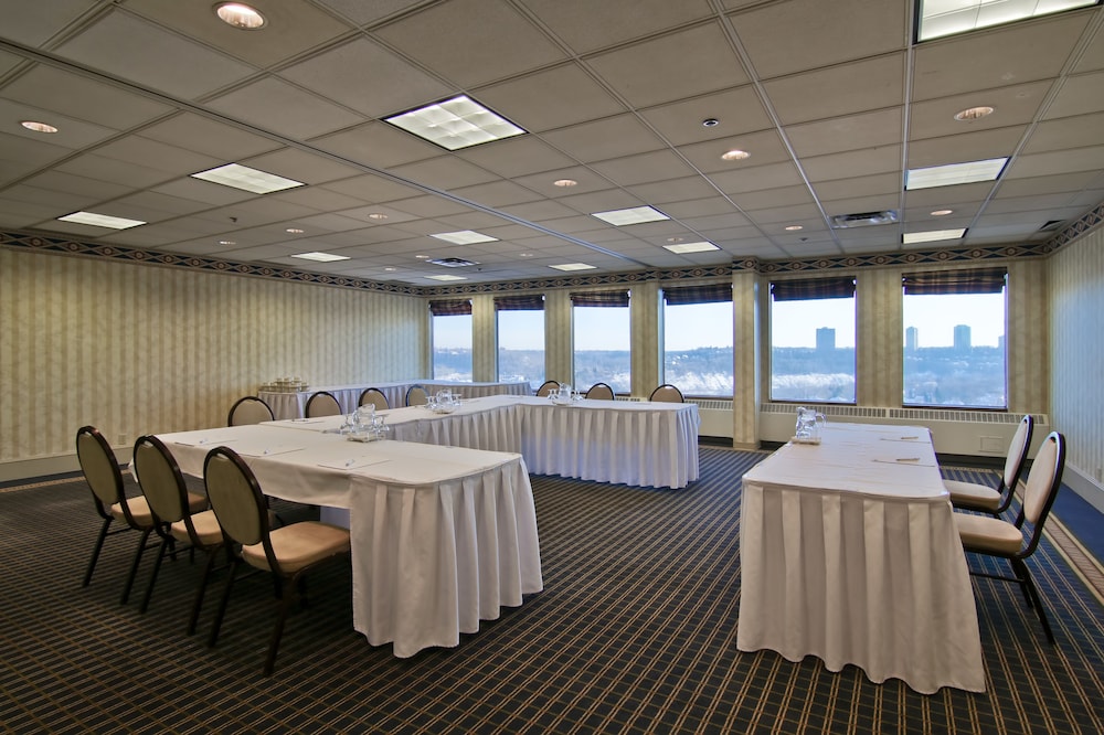 Chateau Lacombe Formerly Crowne Plaza Chateau Lacombe 29/67