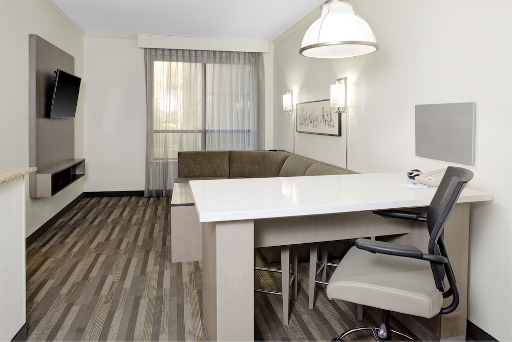 Hyatt House Dallas Lincoln Park 47/53