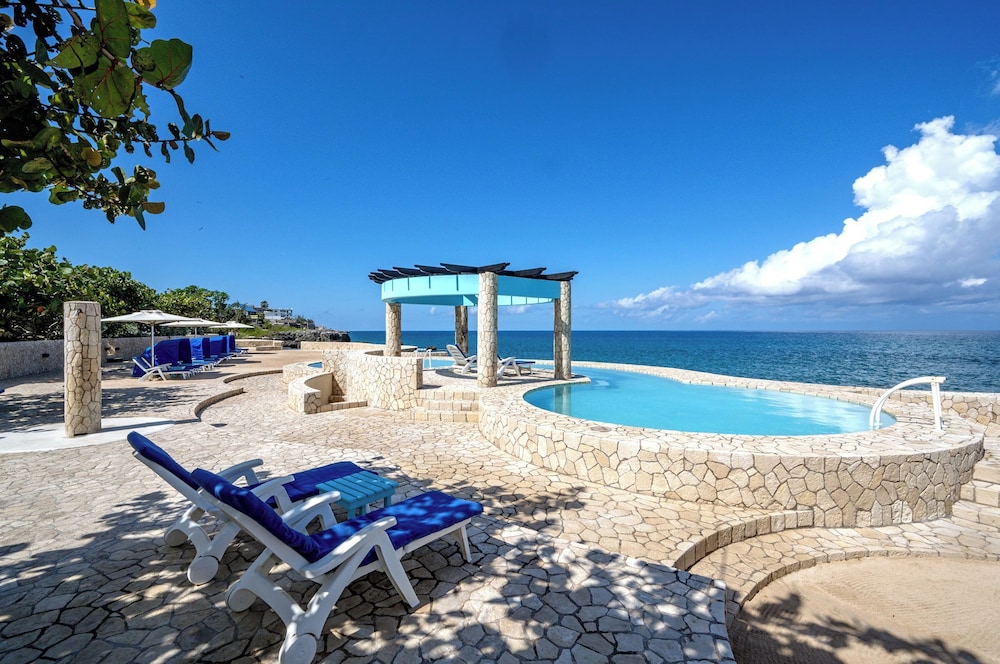 Ocean Cliff Hotel Negril 62/69
