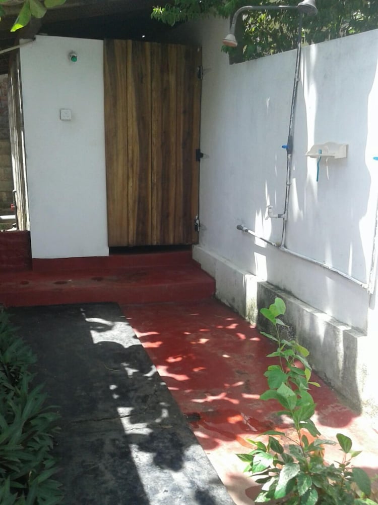 Star Rest Beach Hotel Arugambay 43/50