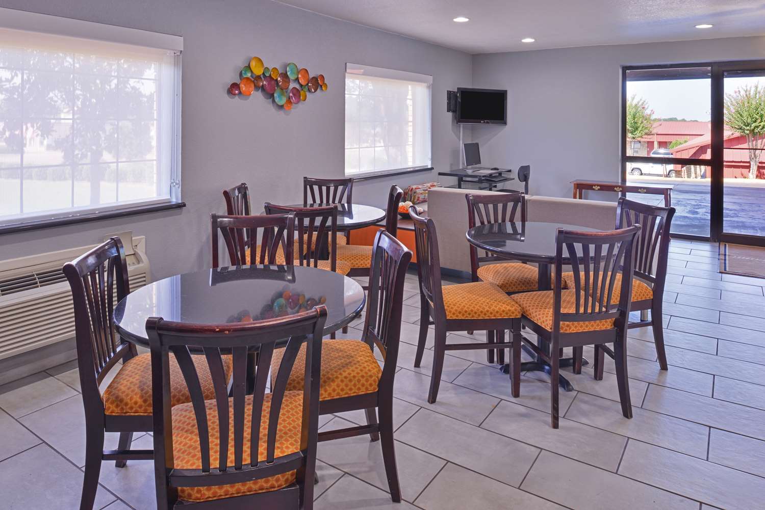 Americas Best Value Inn Batesville 23/33