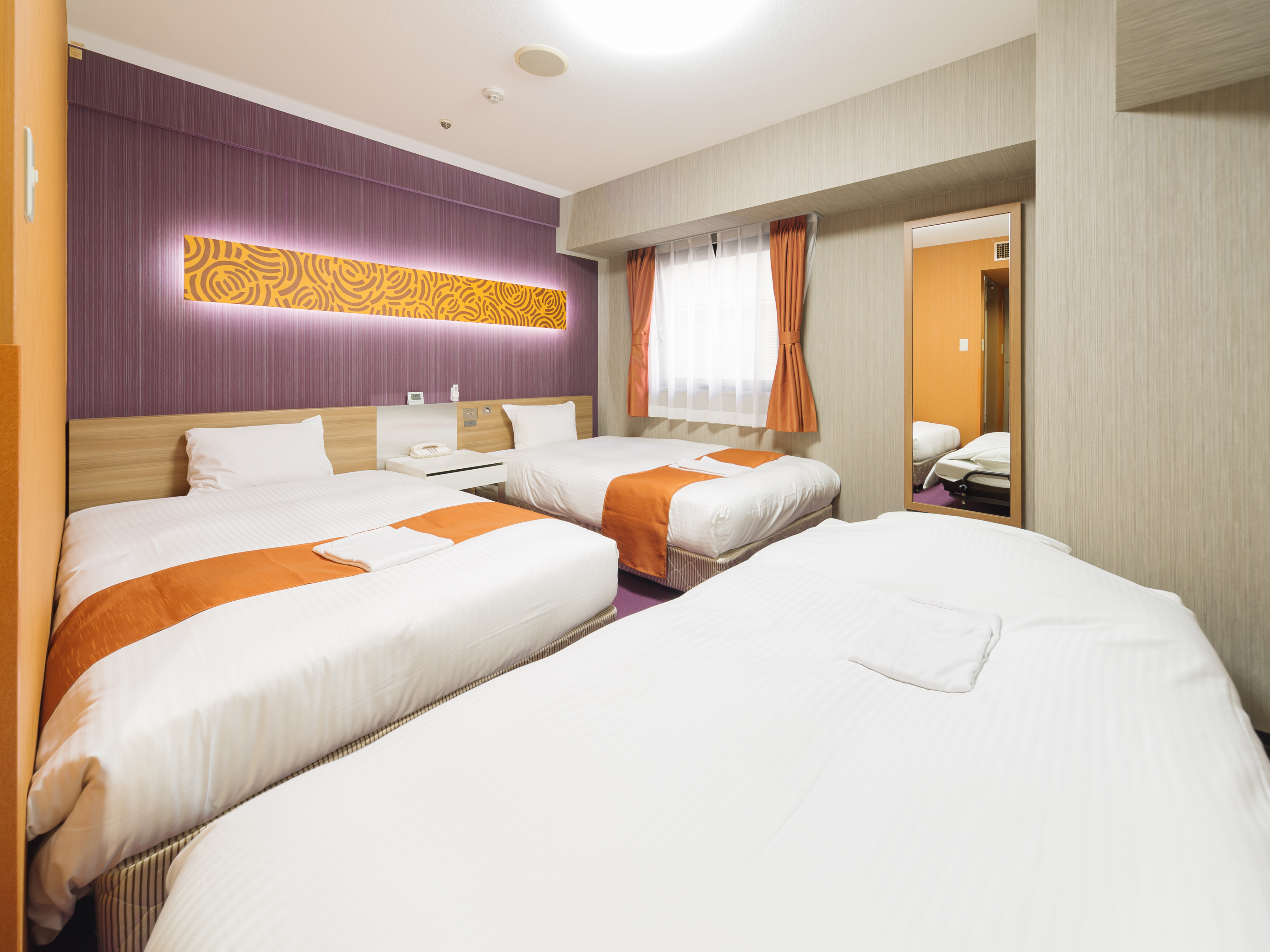 Room, Triple