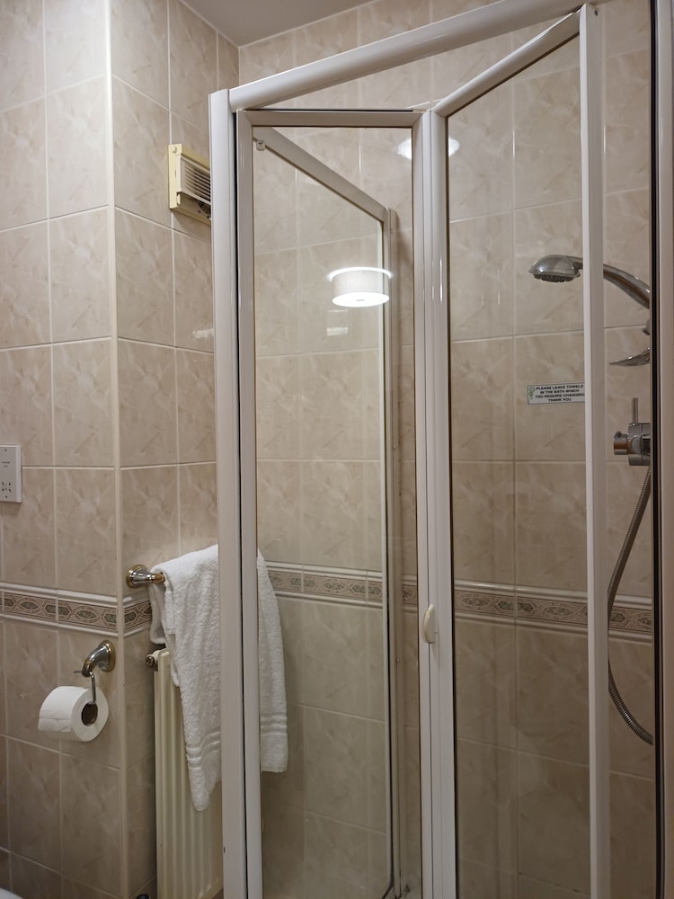 The Corn Mill Lodge Hotel 55/56