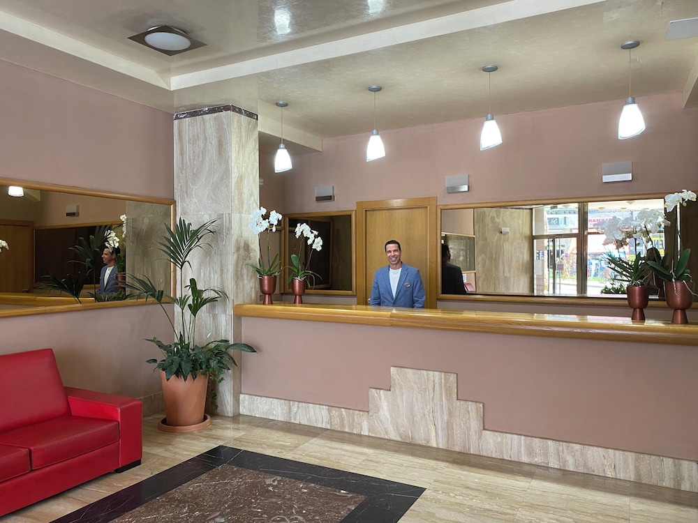 Apartamentos MS Puerto Marina 7/50