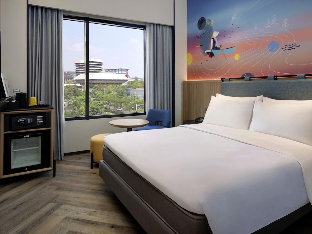 SUPERIOR, DOUBLE BED, CITY VIEW