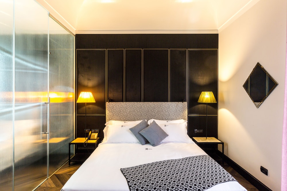THE H'ALL TAILOR SUITE ROMA 11/65