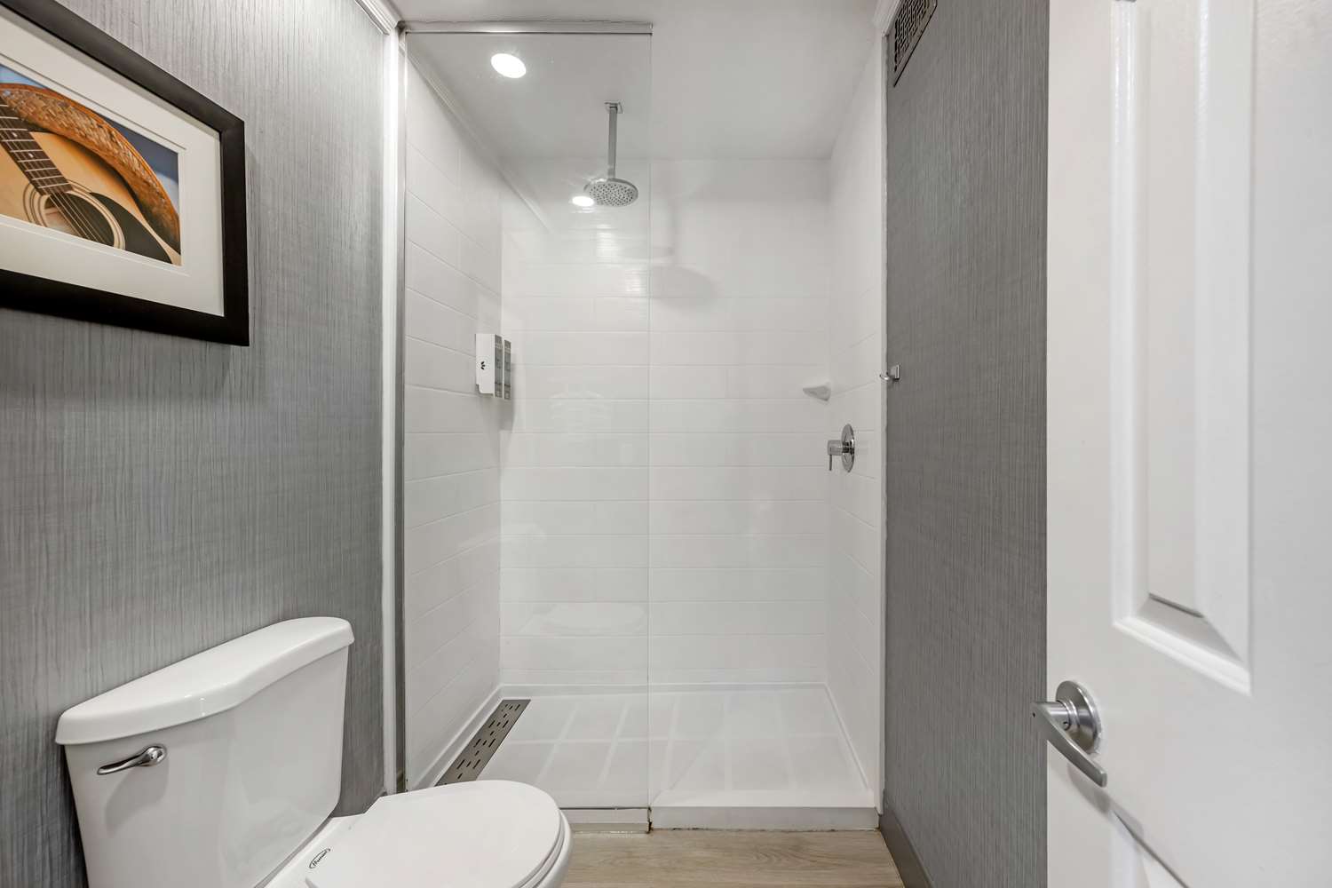 غرفة بسرير كينج لذوي الإعاقة، Best Western Brentwood 2/2