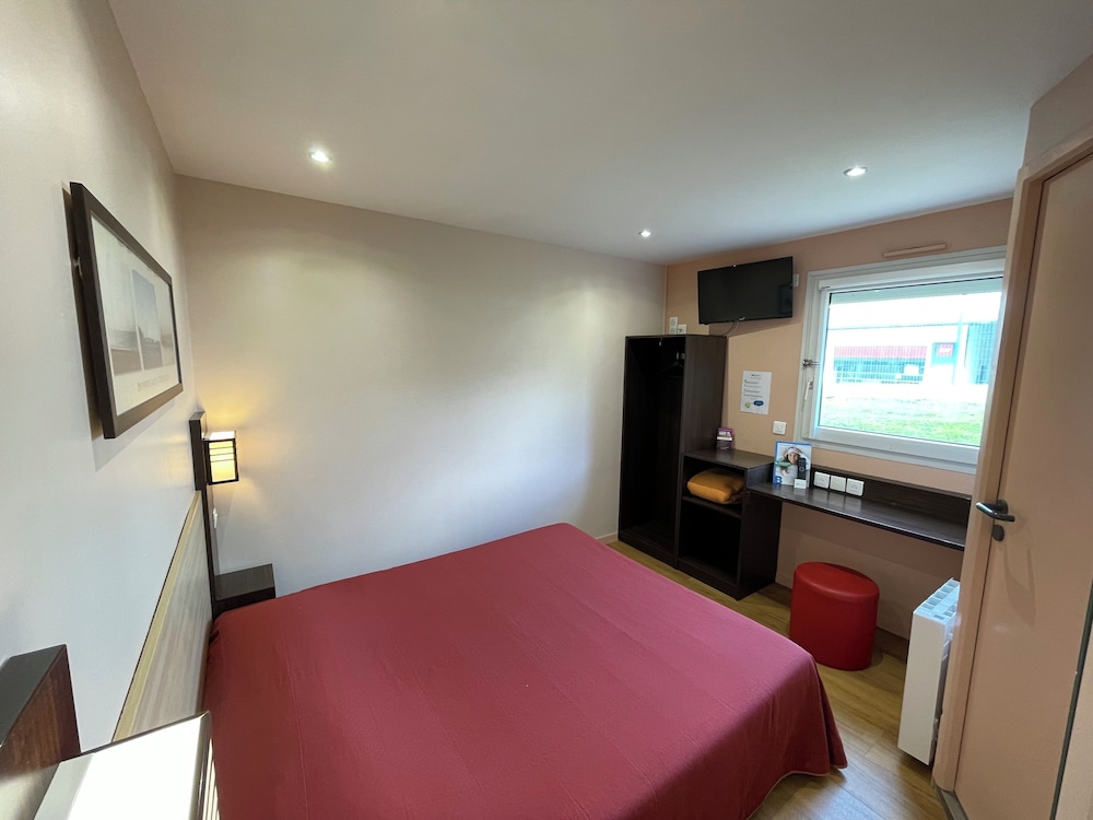 BRIT HOTEL SAINT-QUENTIN 5/53