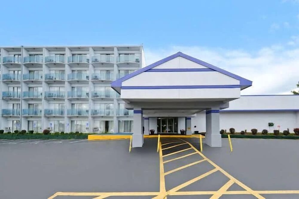 Twin City Inn & Suites Benton Harbor - St. Joseph 2/47