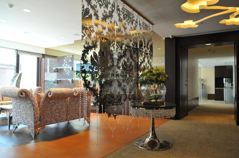 MONARCH SKYLINE HOTEL 28/48