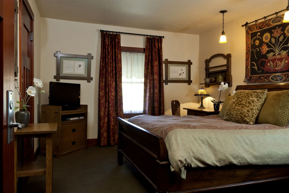 Blackbird Inn A Four Sisters Inn 12/50