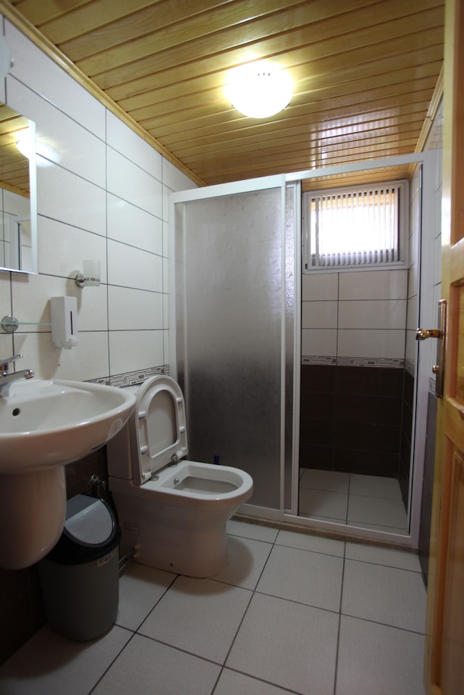 Baris Pension & Bungalows 48/50