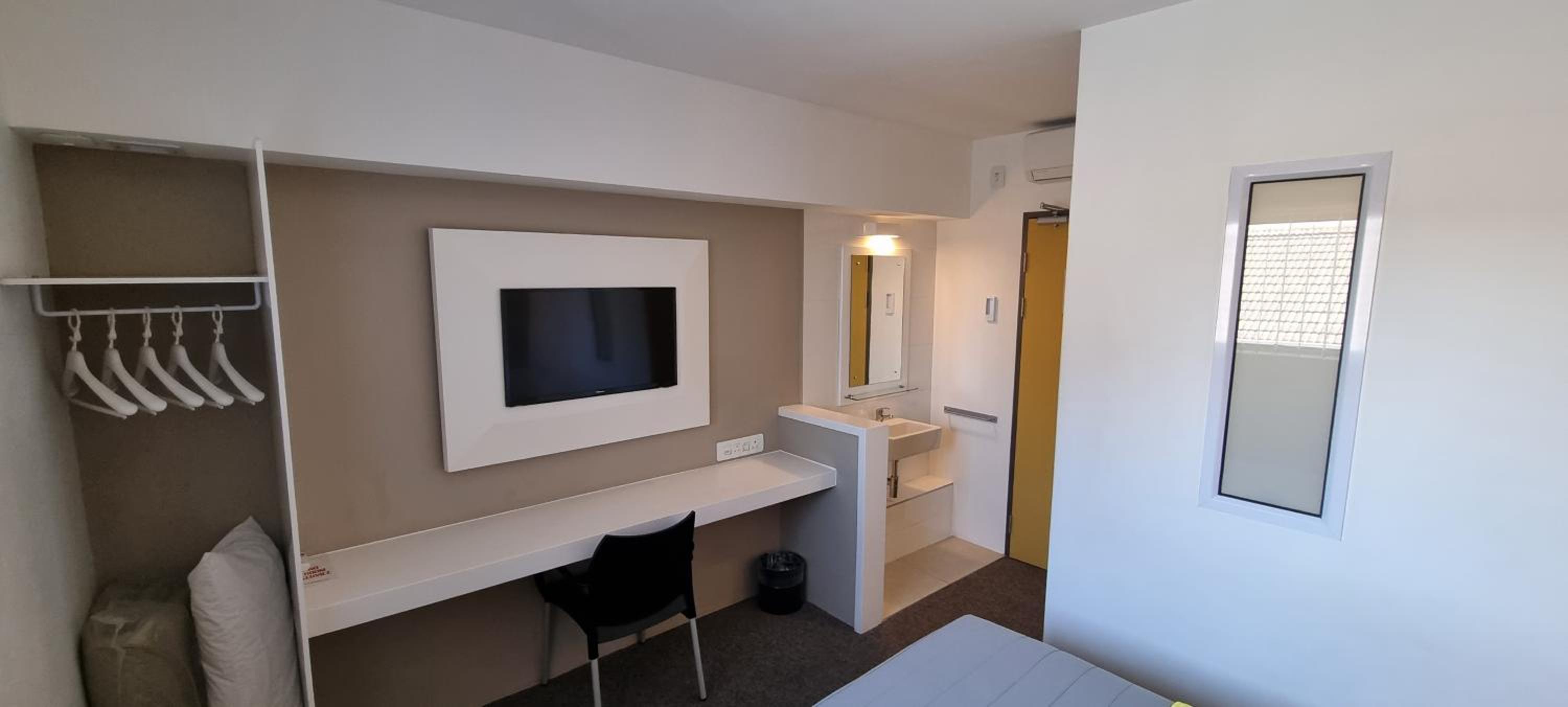 Check Inn Hotel 19/24