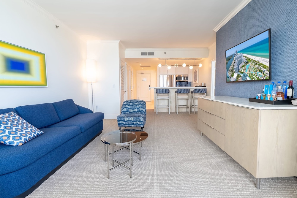 Fontainebleau Miami Beach Private Luxury Suites 30/50