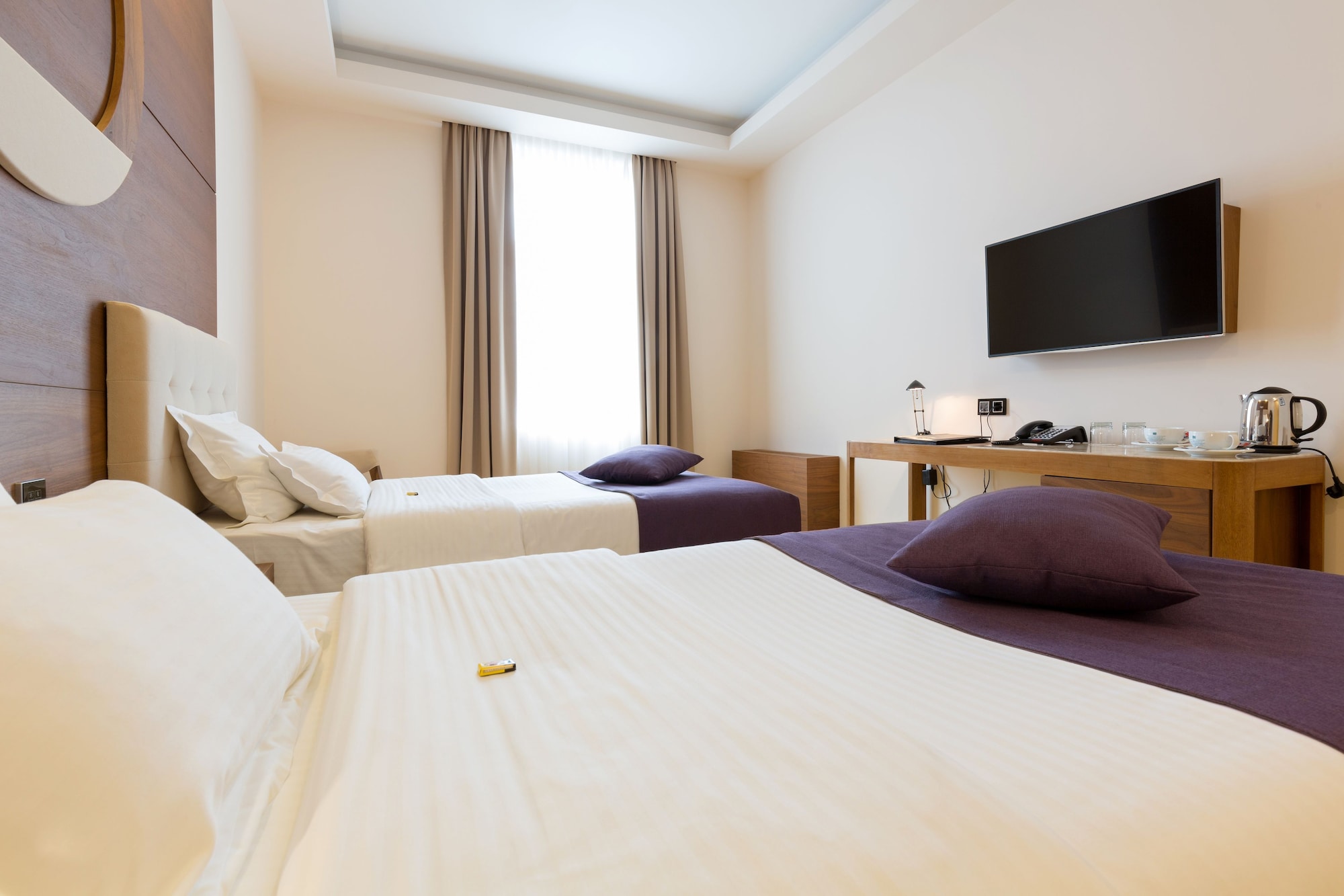 DELUXE, TWIN BEDS