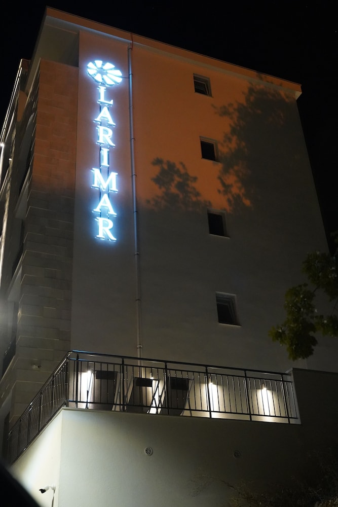 Hotel Larimar 1/50
