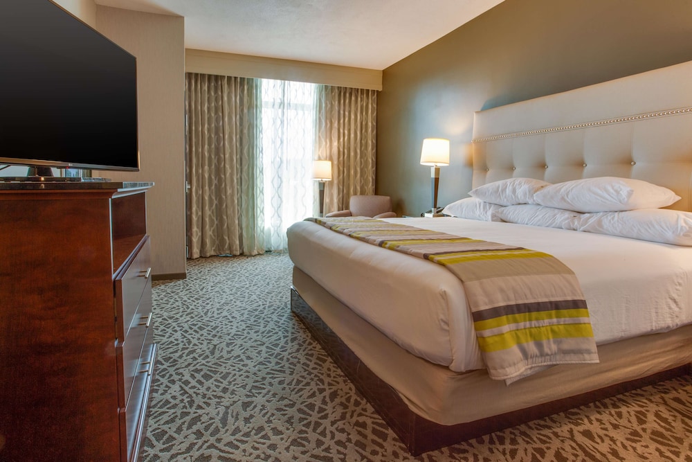 Drury Inn and Suites Huntsville at the Space and Rocket Center 7/37