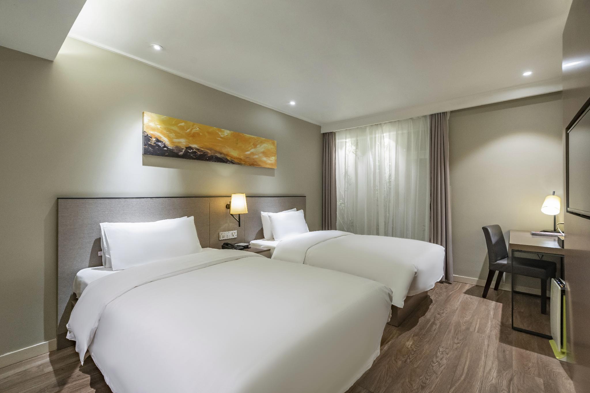 Home Inn Plus (Shanghai Hongqiao Road Metro Station) 21/42