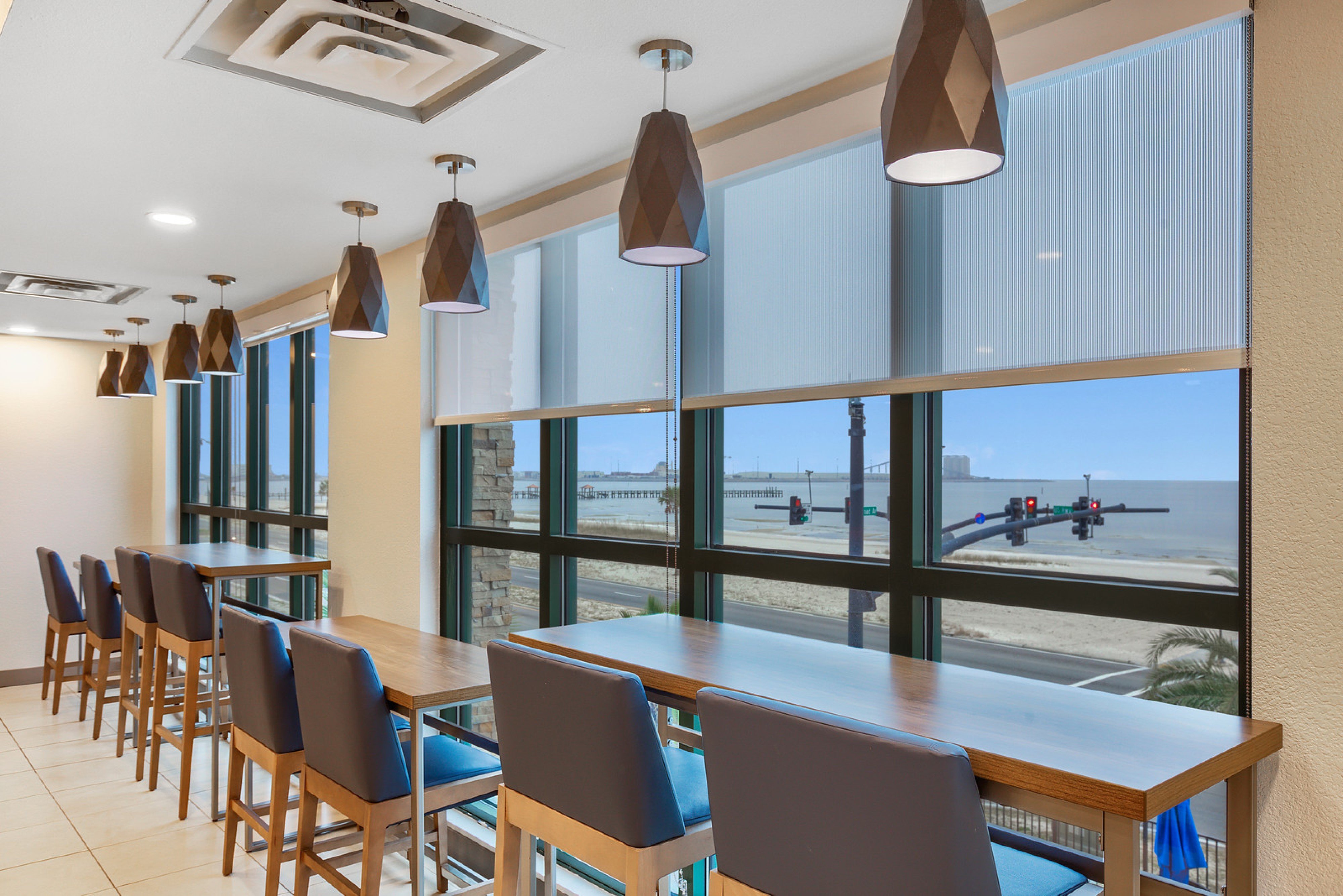 Holiday Inn Express Gulfport Beach 48/68