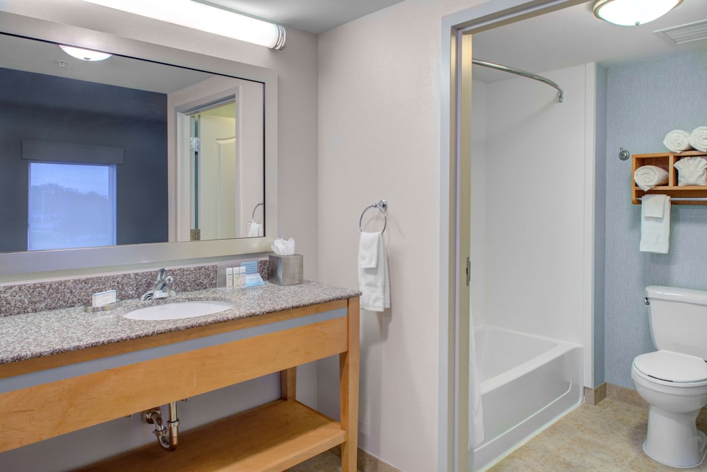Hampton Inn and Suites Sarasota/Bradenton-Airport 24/68