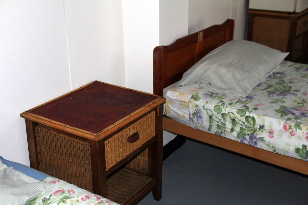 Bamboo Backpackers 6/48