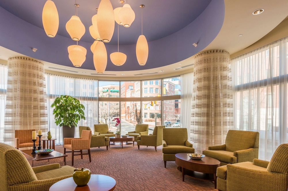 Hilton Garden Inn Alexandria Old Town National Harbor 7/52