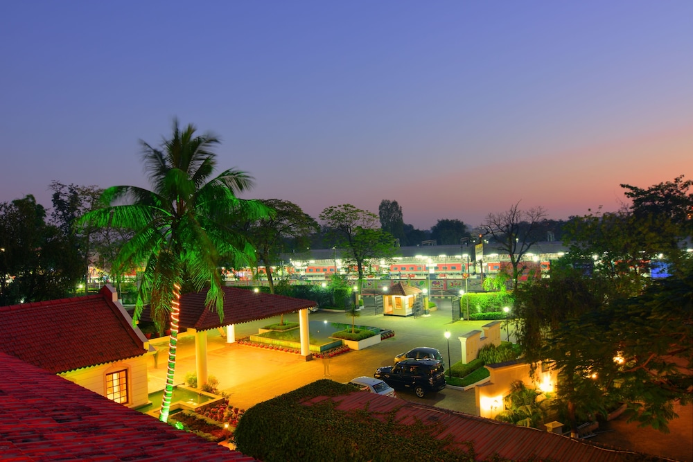 Chanakya Bnr Hotel 23/27